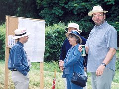 Simon at the scoreboard