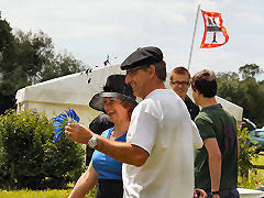 Etienne catches Helens hat feathers